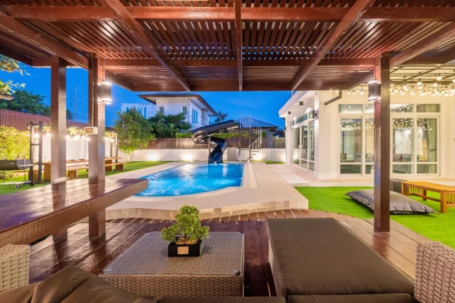 บ้านพักพูลวิลล่าพัทยาติดทะเล จัดปาร์ตี้ 10–20 คน